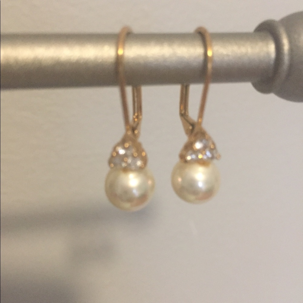 Faux pearl and diamond fashion earrings